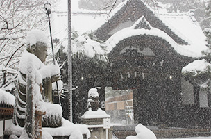45年ぶりの大雪。地蔵菩薩に降り積もる雪